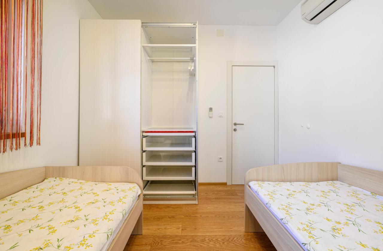 Sibenik Boats Apartment Raslina Ngoại thất bức ảnh