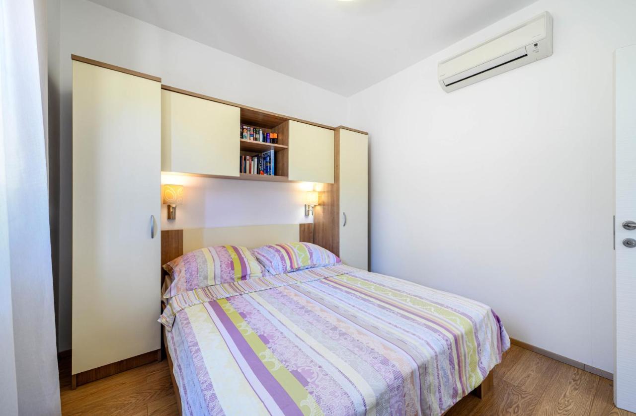 Sibenik Boats Apartment Raslina Ngoại thất bức ảnh